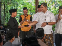 Taj Yasin Ajak Kepala Daerah Dukung Kelayakan Pendirian Bangunan Pesantren Taj Yasin Ajak Kepala Daerah Dukung Kelayakan Pendirian Bangunan Pesantren