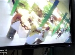 Viral Guru SMA di Palembang Ditampar-Kepala Dibenturkan oleh Rekannya