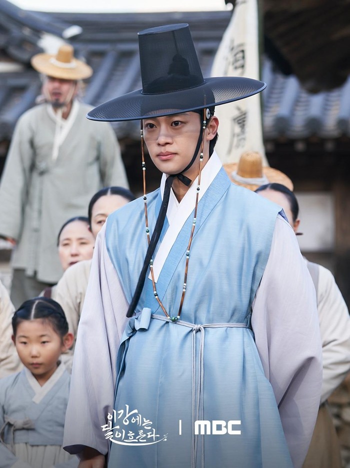 Aktor muda Lee Shin Young bergabung dalam Moon River, berperan sebagai Pangeran Agung Lee Won, saudara sepupu putra mahkota Lee Kang.