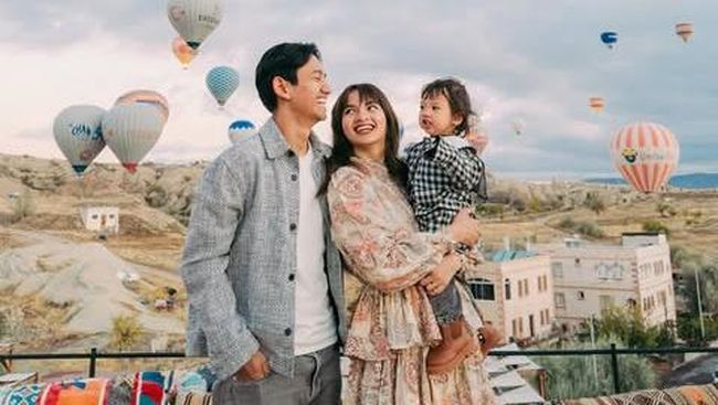 Potret Sabrina Anggraini dan Belva Devara Ajak Launa Saksikan Keindahan Balon di Cappadocia Turki