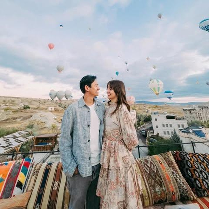 <p>Belva Devara dan Sabrina Anggraini melangsungkan pernikahannya pada tahun 2022, Bunda. Dari pernikahannya itu, pasangan ini kini telah dikaruniai seorang putri cantik yang diberi nama Launa. (Foto: Instagram @sabrinaanggraini)</p>