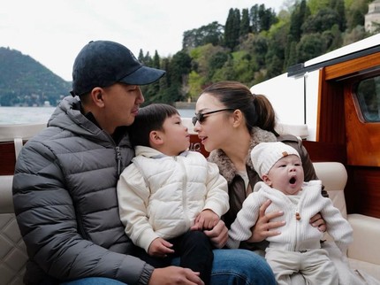 Nikita Willy Bagikan Tips MPASI Bayi saat Traveling, Bawa Mini Rice Cooker