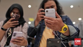 Apple mengumumkan iOS 27 di WWDC 2026, dengan pembaruan Siri AI, desain Liquid Glass, dan peningkatan performa.