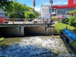 Jejak Gas Misterius yang Menyembur di Sungai Rungkut