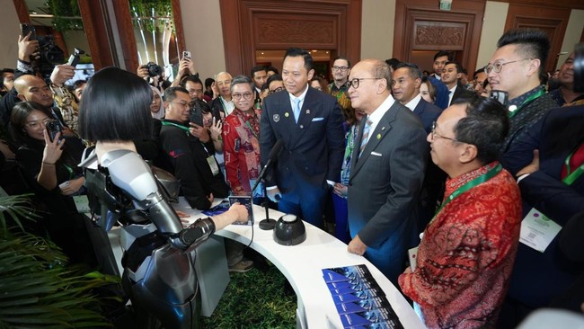 Sinar Mas berkomitmen pada ekonomi hijau dalam acara IISF 2025, menekankan kolaborasi untuk keberlanjutan, konservasi hutan, dan inovasi ramah lingkungan.
