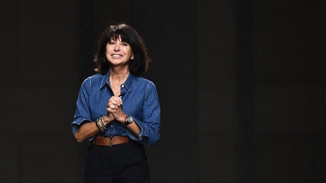 Veronique Nichanian resmi mengakhiri masa jabatannya sebagai direktur artistik divisi busana pria Hermès setelah 37 tahun.