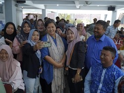 Temui Relawan SANTRI, Waka MPR Dicurhati soal Bantuan Pupuk-Beasiswa PIP Temui Relawan SANTRI, Waka MPR Dicurhati soal Bantuan Pupuk-Beasiswa PIP