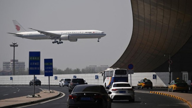 Baterai Lithium Terbakar di Kabin Pesawat, Air China Mendarat Darurat Maskapai Air China CA139 menuju Incheon, Korsel, terpaksa mendarat darurat di Shanghai setelah sebuah baterai lithium dalam bagasi kabin penumpang terbakar.