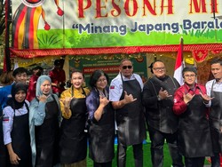 Dipimpin Andre Rosiade, IKM Masak Rendang 200 Kg di Tokyo