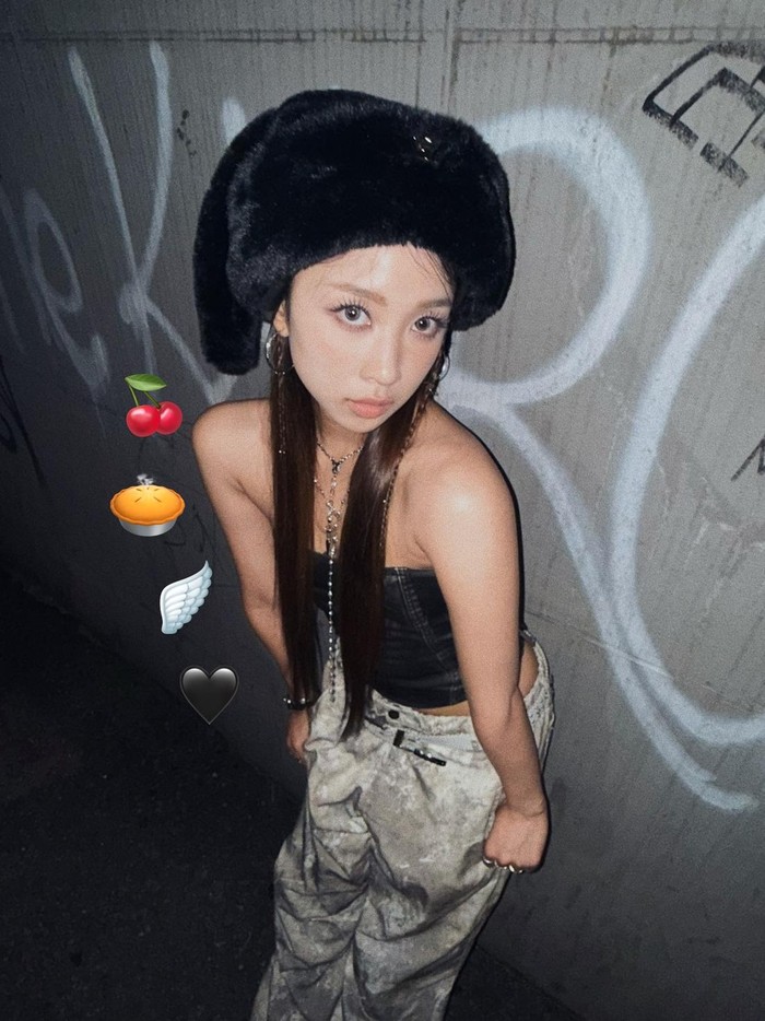 Dita Karang akhirnya mengumumkan proyek solo pertamanya yang sangat dinantikan.

Ia memilih menggunakan nama panggung yang sederhana, dita (dengan semua huruf kecil), untuk menandai karier barunya ini.