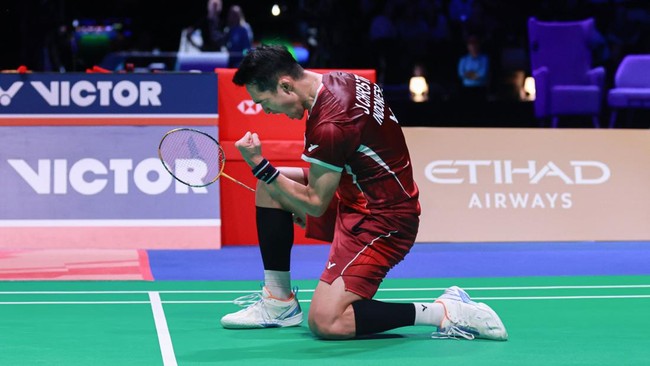 Jonatan Christie melaju ke perempat final Malaysia Open 2026 setelah mengalahkan Leong Jun Hao, meski lawan dapat dukungan fan tuan rumah.