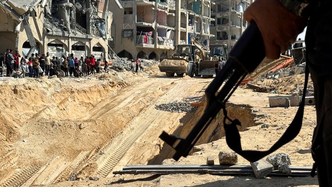 Israel Langgar Gencatan Lagi, Gempur Gaza Targetkan Milisi Jihad Islam Israel melancarkan serangan udara menargetkan seorang anggota milisi Jihad Islam di Jalur Gaza bagian tengah, Palestina, meski sedang gencatan senjata.