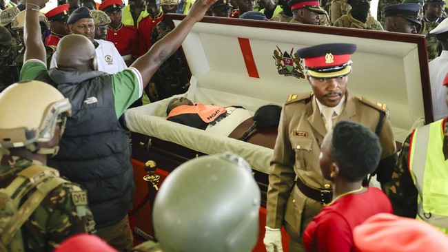 Polisi Kenya menembakkan gas air mata ke arah ribuan pelayat yang memadati acara penghormatan publik untuk mendiang eks Perdana Menteri Raila Odinga.