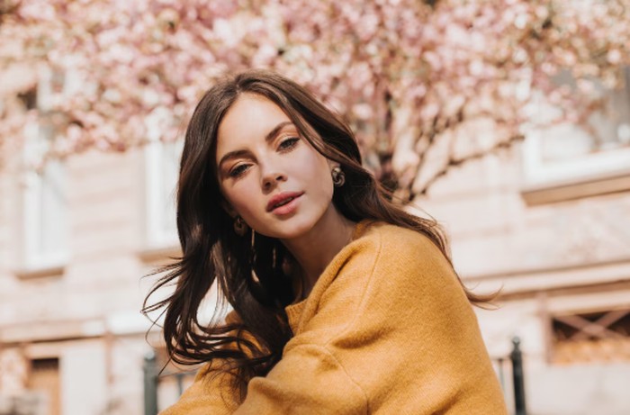 Penuh Karisma dan Percaya Diri/ Foto: freepik.com/lookstudio