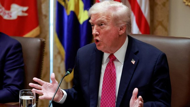 Trump Ancam Cabut Dukungan ke Israel Jika Caplok Tepi Barat Presiden AS Donald Trump mengancam bakal cabut dukungan AS terhadap Israel jika Israel masih ingin mencaplok wilayah Tepi Barat.