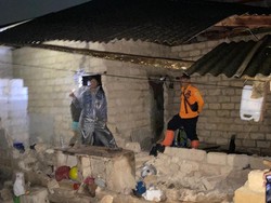 3 Rumah Warga di Bogor Rusak Diterjang Angin Kencang, 2 Keluarga Ngungsi 3 Rumah Warga di Bogor Rusak Diterjang Angin Kencang, 2 Keluarga Ngungsi