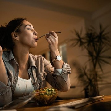 3 Makanan Kaya Magnesium yang Bisa Bantu Tidur Lebih Nyenyak