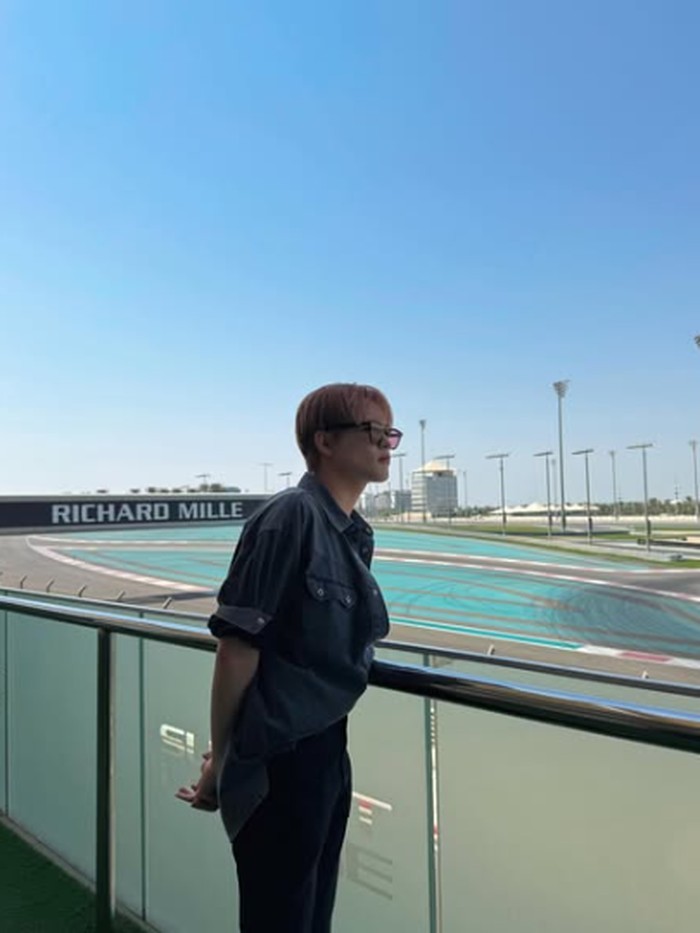 Meskipun tidak banyak informasi mengenai bidang usaha keluarganya, foto-foto masa kecil Chenle menunjukkan bahwa ia sudah hidup dalam kemewahan sejak kecil.