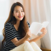 8 Ciri Kepribadian Orang yang Lebih Suka Membaca daripada Menonton Film