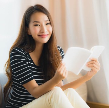 8 Ciri Kepribadian Orang yang Lebih Suka Membaca daripada Menonton Film