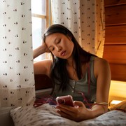 Bukan karena Introvert! Ini Alasan Kamu Merasa Lelah Mental saat Bersama Orang Tertentu