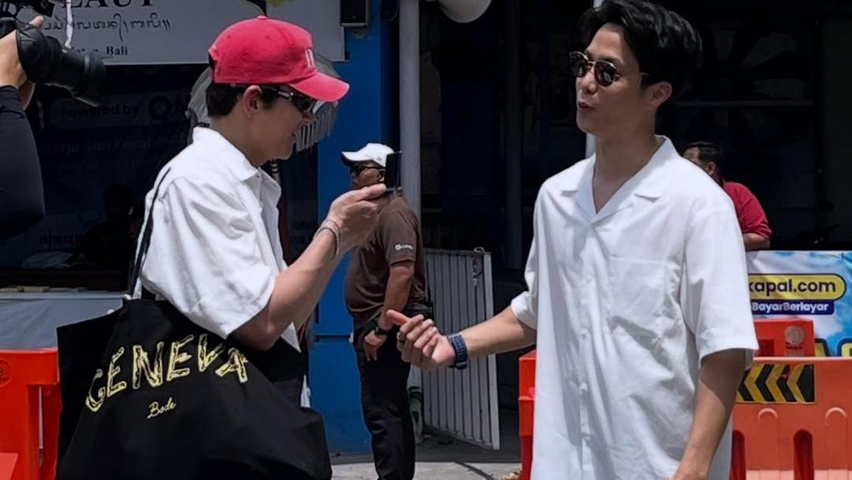 Potret Dikta dan Ji Chang Wook Nikmati Laut Indonesia di Atas Yacht