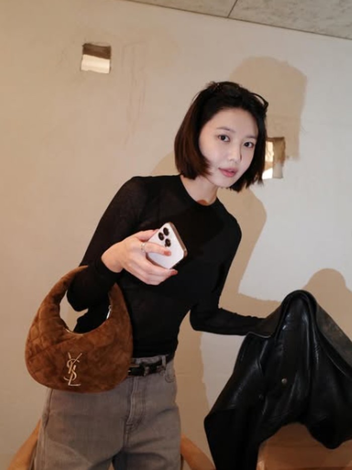 Kakek Sooyoung Girls' Generation merupakan CEO sebuah perusahaan arsitektur di Korea Selatan yang turut berperan dalam pembangunan Seoul Arts Center yang terkenal.