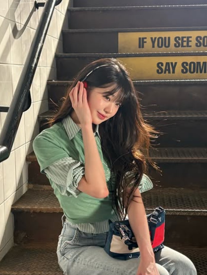 Selain visualnya yang memukau, latar belakang keluarganya juga menjadi sorotan, Beauties. Beberapa sumber menyebutkan Wonyoung berasal dari keluarga yang cukup berada.