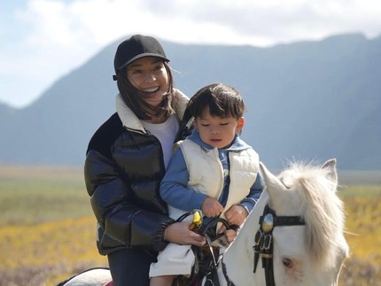 5 Potret Nikita Willy & Suami Ajak Issa Liburan ke Bromo, Naik Kuda hingga Lihat Sunrise