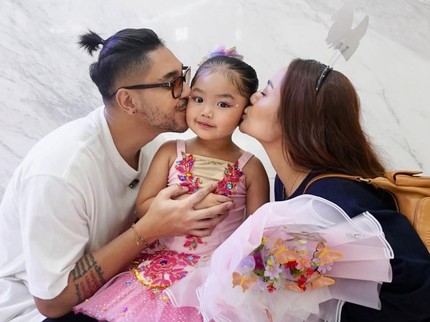 5 Potret Xarena Anak Siti Badriah Percaya Diri Tampil di Panggung, Terbaru Jadi Ballerin