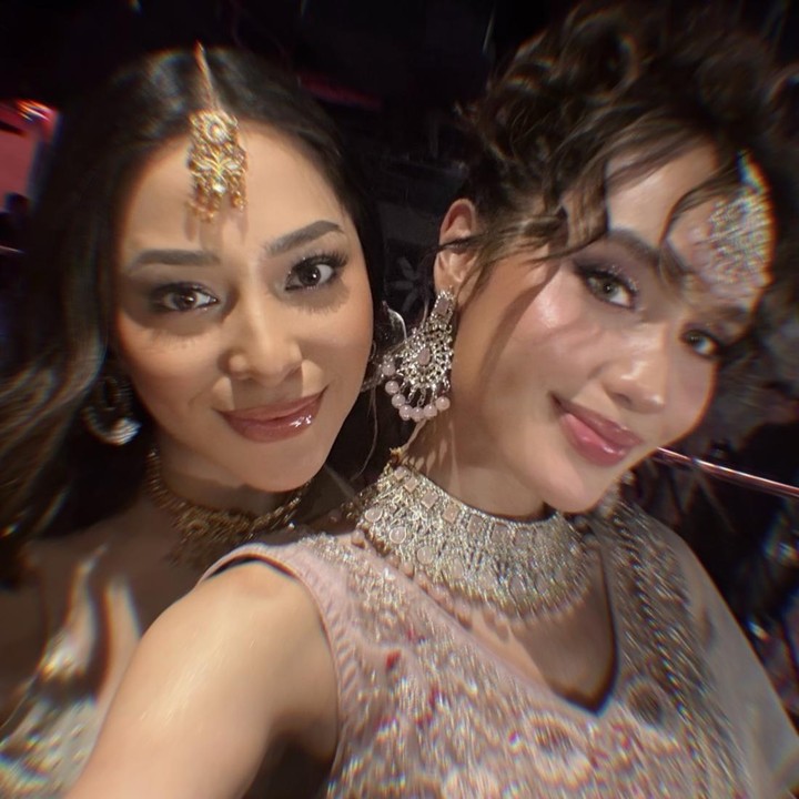 <p>Sederet artis Tanah Air belum lama ini menghadiri perayaan Diwali. Seperti tahun sebelumnya, perayaan Diwali di Tanah Air tahun ini kembali diadakan oleh salah satu rumah produksi di Indonesia. Beberapa aktris yang hadir di acara ini adalah Nikita Willy dan Cinta Laura. (Foto: Instagram @claurakiehl)</p>