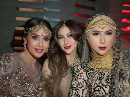 5 Potret Artis Indonesia Berbusana Khas India di Perayaan Diwali