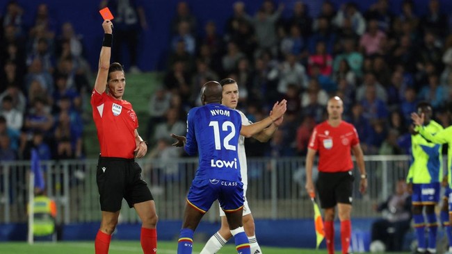 Baru Masuk 47 Detik, Bek Getafe Diusir Usai 'Tinju' Vinicius Allan Nyom dikartu merah hanya 47 detik setelah masuk, Getafe takluk dari Real Madrid di Liga Spanyol.