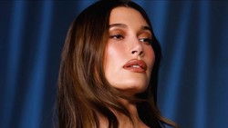 Hailey Bieber Cuek Disebut Mirip Transgender: Seolah Itu Sesuatu yang Buruk