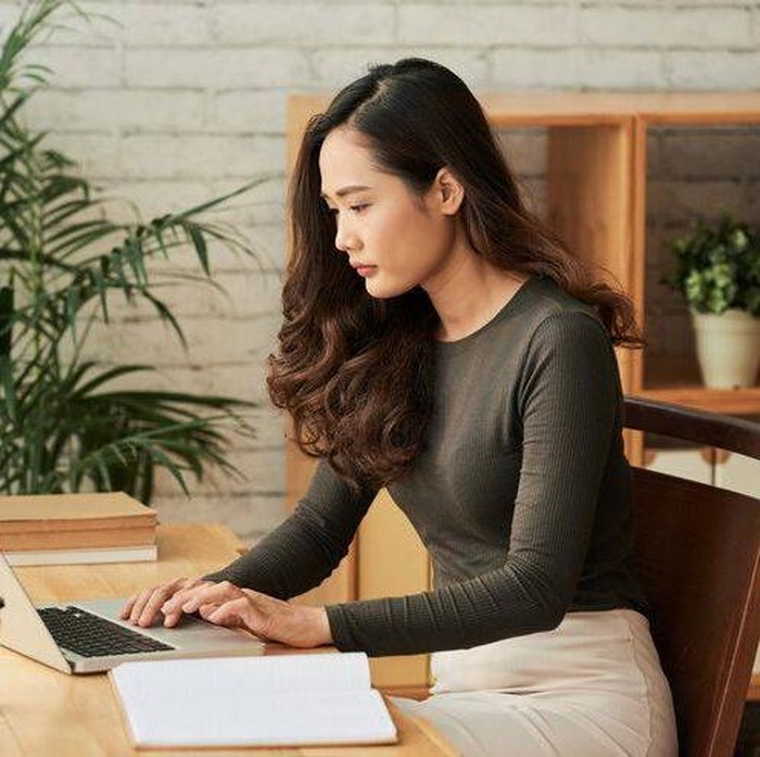 Selain melindungi dari sinar UV, sunscreen juga berperan penting dalam perlindungan dari radikal bebas.