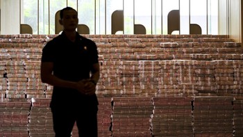 FOTO: Tumpukan Uang Saat Kejagung Serahkan Uang Korupsi CPO Rp13,2 T