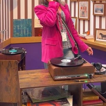 5 Kebiasaan Jacqueline Hooton yang Bikin Tetap Sehat Bugar di Usia 62 Tahun