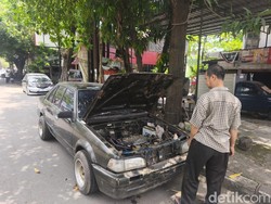 Viral Mobil Mazda Setahun Parkir di Jalan Soekarno Hatta Semarang, Punya Siapa?