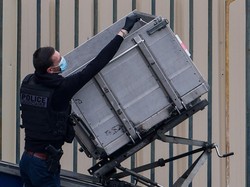 Drama Pencurian di Louvre: Pencuri Pro Tinggalkan Mahkota di Jalan