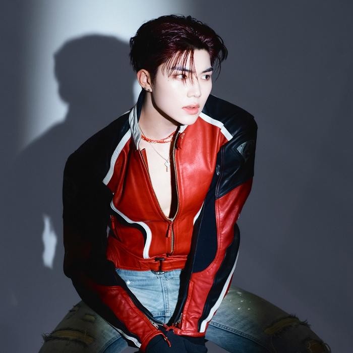 Debut di tahun 2023, di bawah naungan WakeOne Entertainment, Park Gunwook konsisten memimpin setiap bagian rap, menjadikannya salah satu rapper paling menonjol di generasi kelima K-Pop.
