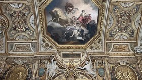 Daftar 8 Perhiasan Legendaris Koleksi Museum Louvre Paris yang Dicuri