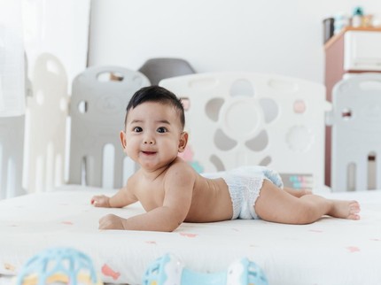 Kenapa Popok yang Bagus dan Nyaman Bisa Bikin Bayi Bahagia & Tumbuh Kembang Optimal?