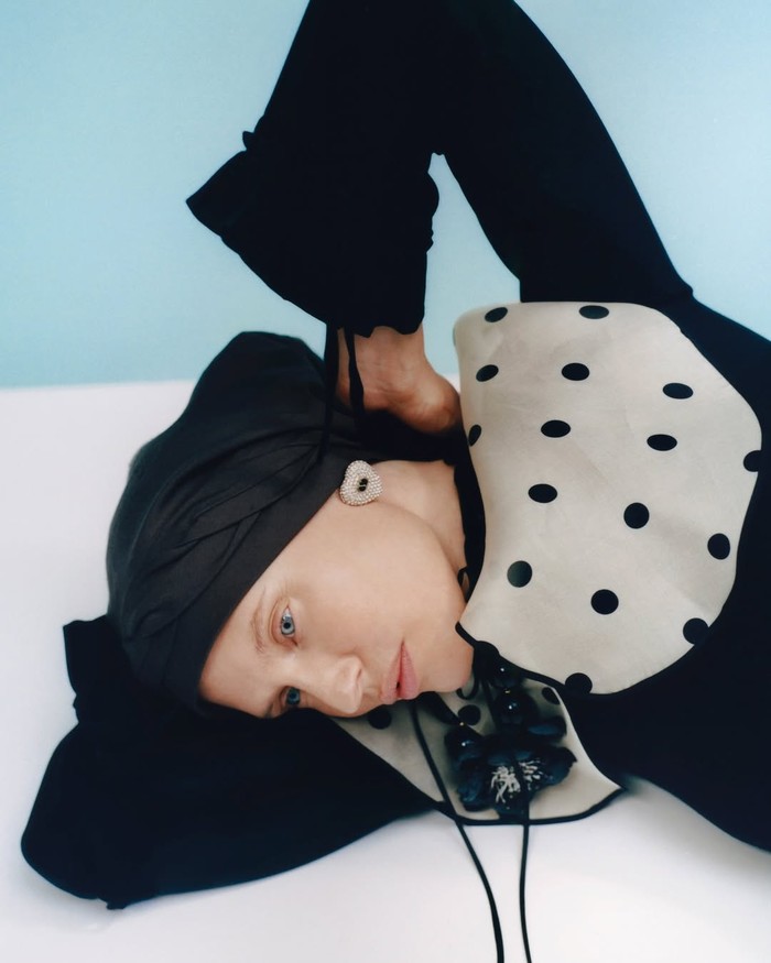 Bianca Balti beri pesan menyentuh untuk para perempuan. Ia berharap setiap perempuan yang sedang sakit tahu bahwa mereka tetap layak tampil, didengar, dan dicintai. /Foto: Instagram.com/Biancabalti