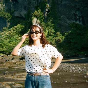 Curi Atensi, Simak Deretan Potret Yuri SNSD dengan Gaya Retro di Pulau Jeju