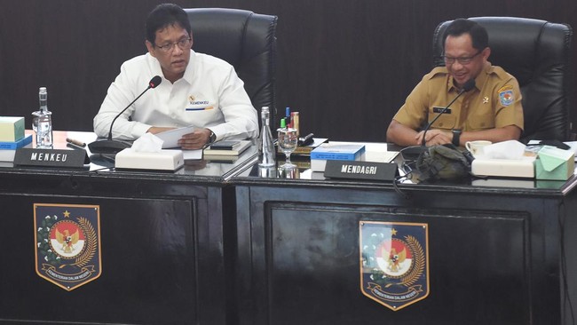 Menteri Dalam Negeri Tito Karnavian mengungkapkan hasil pengecekan kas daerah menunjukkan simpanan pemda mencapai Rp215 triliun.
