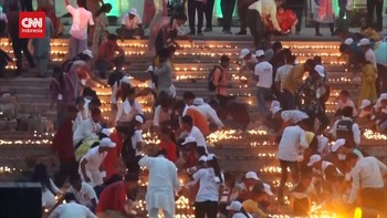 VIDEO: India Cetak Rekor 2,6 Juta Lampu Tanah Liat Jelang Diwali