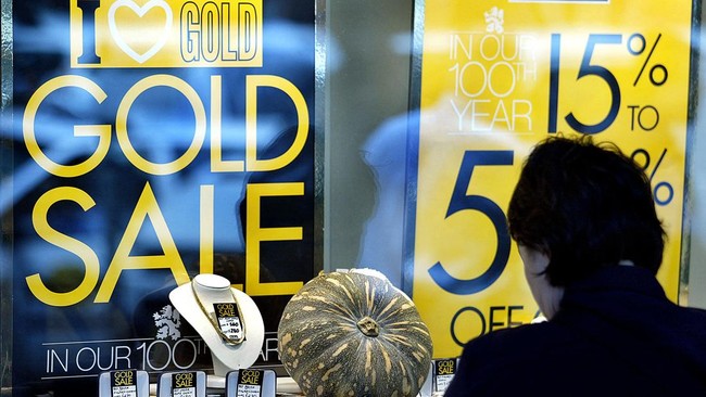 Warga Australia 'Panic Buying' Ramai-ramai Borong Emas Warga Australia belakangan dilaporkan 'panic buying' memborong emas di berbagai toko dan penjual.
