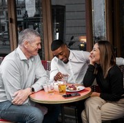 7 Cara Kenalkan Pasangan ke Orang Tua Pertama Kali, Dijamin Auto Dapat Restu!