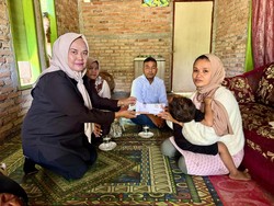 Andre Rosiade Beri Bantuan ke Anak Cacingan Parah di Padang Panjang