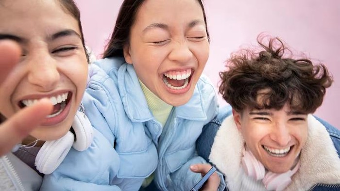 4 Zodiak yang Paling Lucu, Bikin Ngakak Terus!